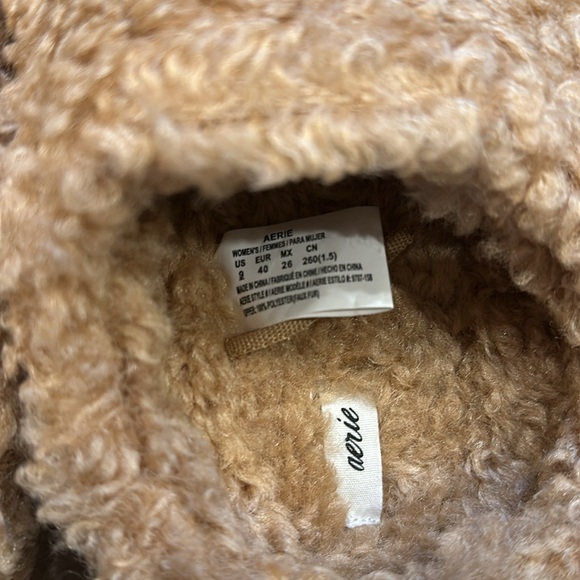 Aerie Sherpa slippers size 9 color beach dune. - Picture 3 of 3